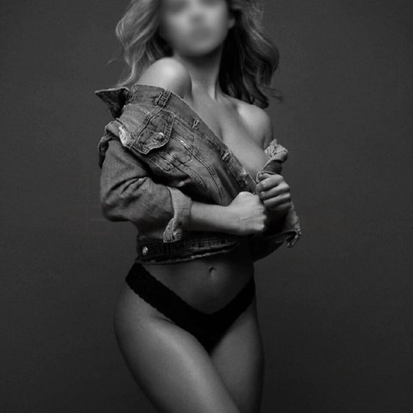 Verónica available 24hrs for incall and outcalls in Mallorca. Call us to book her now! Or visit our website for to see more girl in Palma de Mallorca. More than 40 girls with real and current photos.