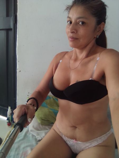 Hola tengo 46 SOY.CALIENTE ARDIENTE DOS SERVICIOS SEXO ORAL PENETRACIÓN POR MI VAGINA CON condón no sexo anal y leer bien la información OK Hola Hola buenas como ésta mi cuerpo es normal cabello negro senos pequeños dos servicios sexo oral al natural penetración por mi vagina con condón no hago anal no tengo sitio voy apartamento parte estudió apartahotel Hotel Casa etcétera 20 minutos $35000 media hora $50000 una hora $60000 2 horas $90000 amanecida $180000 desde las 8: 30 hasta las 7 de la mañ