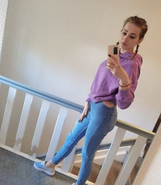 rubia joven rumana esa chica con la que puedes compartir incansables charlas, que comprende y satisface tus deseos, risueña y con esa idad, que te hará sentir que ese momento no forma parte del primer encuentro, y que mucho menos va a ser el último. Pídeme todo lo que deseas,llámame para mas informaciones . Soy ideal para convertir todos tus deseos. llamame y te informo mas
