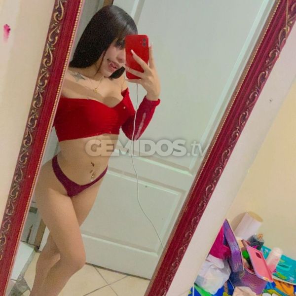 Buenas Mi cielito.... Un Placer tenerte acá🤤🥰 Mel Llamo Gaby como veras soy una sexi escot y los Senos paraditoa y rosaditos como te gustan, ricos para chuparlos🥵🤤